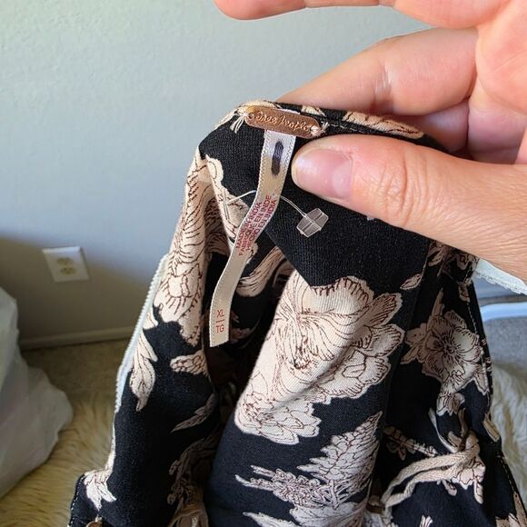 Free People Black and Creme Floral Printed 2 Tone Tank Top XL - Picture 4 of 6